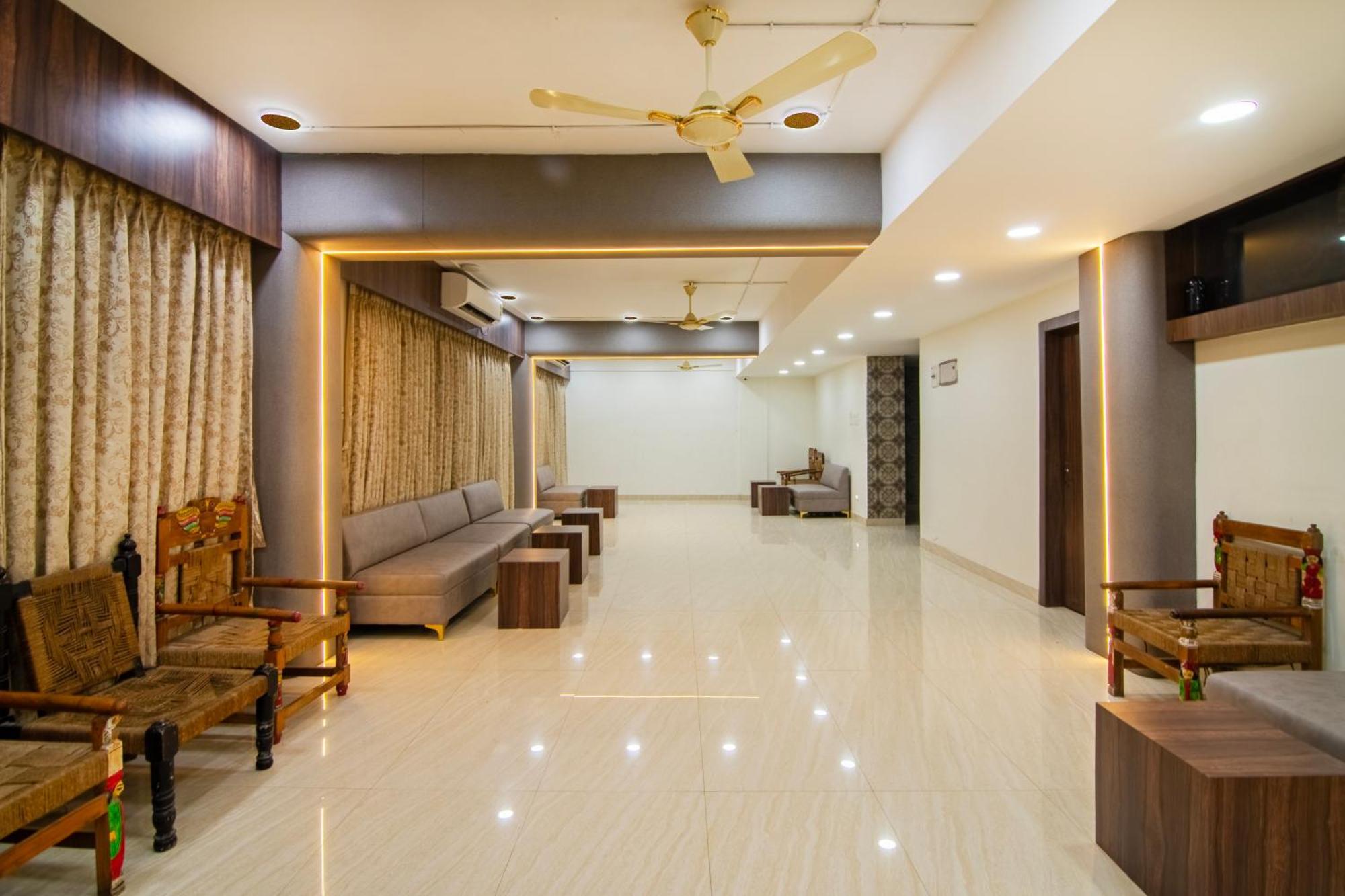 Treebo Petals Banquet & Suites - Kalkutta Exterior foto